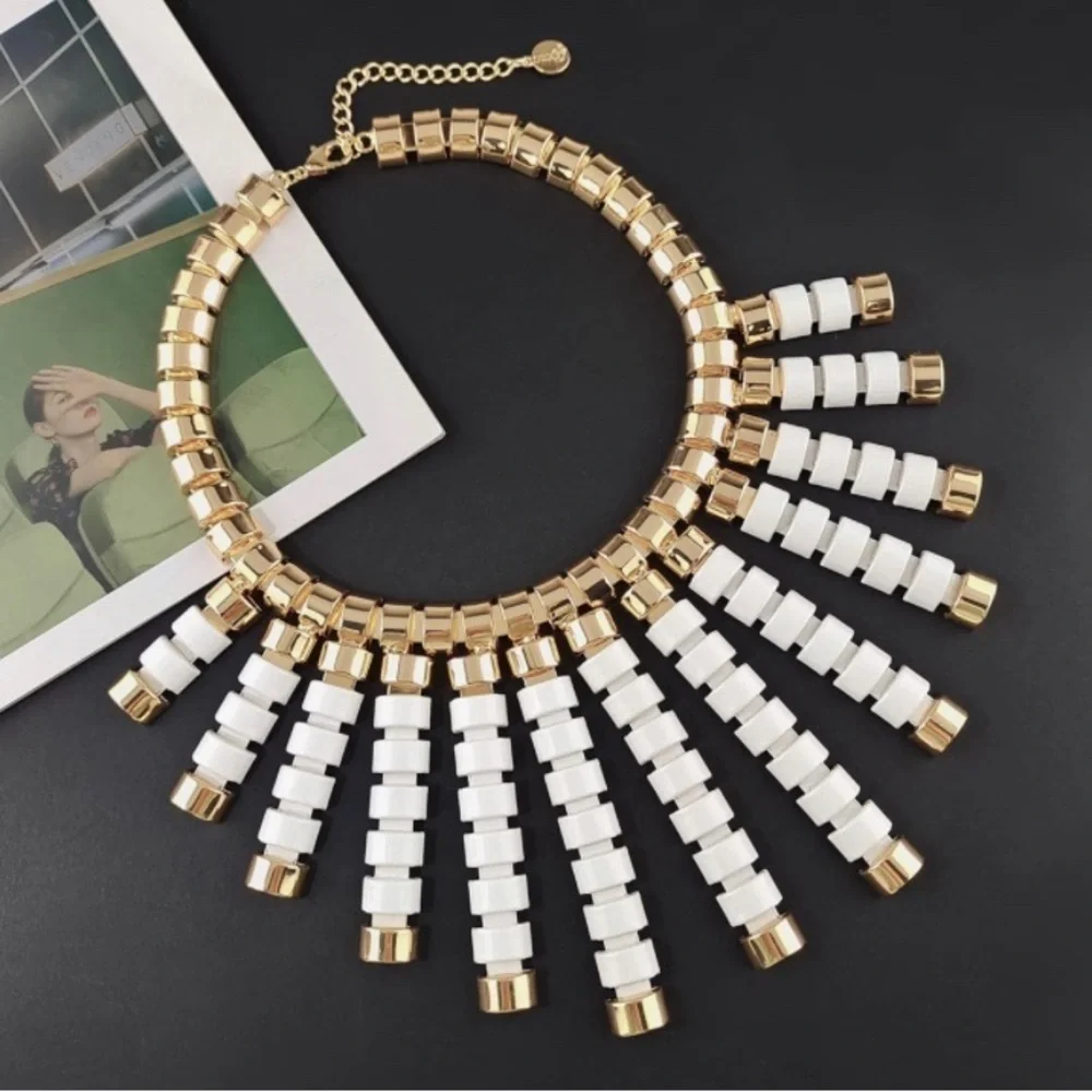 Gorgeous Chunky Metal Collar Necklace